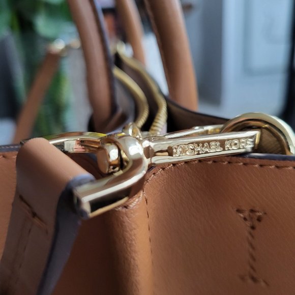 Timeless Michael Kors Monogram White and Brown Leather Tote Crossbody Bag - Picture 3 of 11